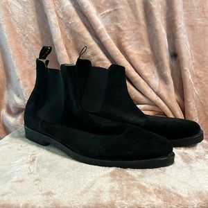 New Republic Chelsea Boots size 14. Damage right toe.
